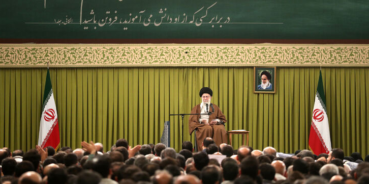 قائد الثورة الإسلامية المعظم يستقبل آلاف المعلمين من أرجاء البلاد