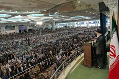 قائد الثورة الإسلامية المعظم يقيم صلاة عيد الفطر السعيد قائد الثورة الإسلامية المعظم يقيم صلاة عيد الفطر السعيد