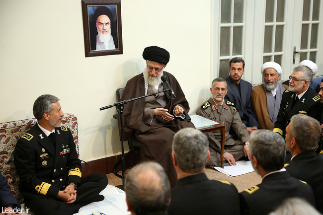 قائد الثورة الإسلامية المعظم يستقبل قادة ومسؤولي القوة البحرية للجيش