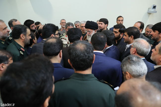 قائد الثورة الإسلامية المعظم يستقبل رئيس ومسؤولي مؤسسة الدفاع المدني