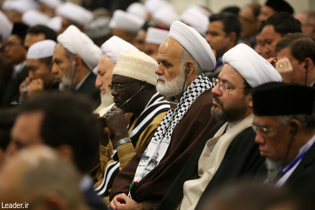 رہبر انقلاب اسلامی سے عالمی وحدت اسلامی کانفرنس کے شرکاء سمیت ہزاروں افراد کی ملاقات