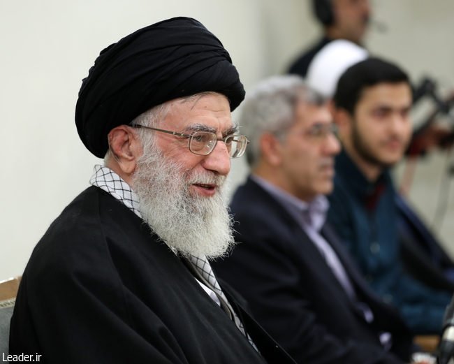 قائد الثورة الإسلامية المعظم يستقبل النخب الحاصلين على الميداليات العلمية من جامعة شريف
