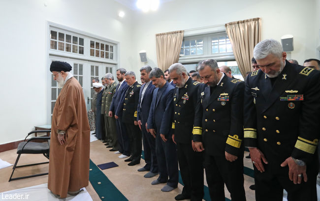 ผู้บัญชาการทหารเรือและกองทัพอิหร่านเข้าพบท่านผู้นำสูงสุดการปฏิวัติอิสลาม