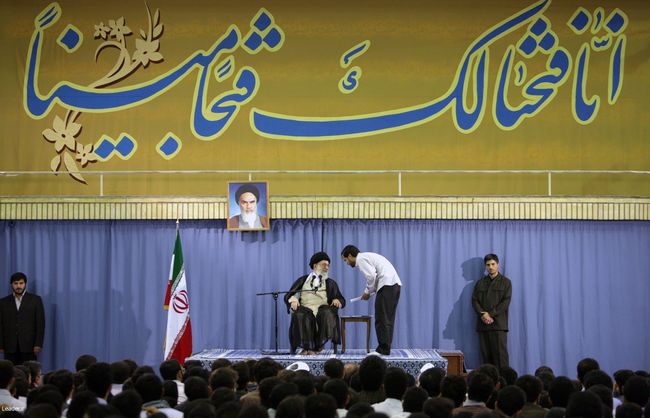 ديدار هزاران نفر از دانشجویان، نخبگان علمی – فرهنگی دانشگاهها