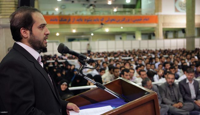ديدار هزاران نفر از دانشجویان، نخبگان علمی – فرهنگی دانشگاهها