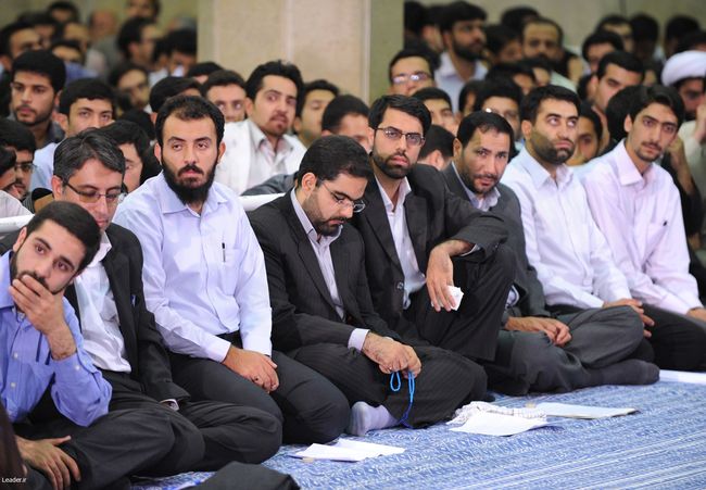 ديدار هزاران نفر از دانشجویان، نخبگان علمی – فرهنگی دانشگاهها