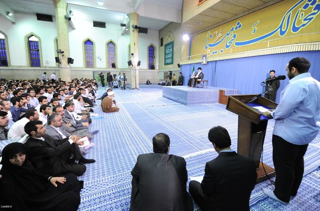 ديدار هزاران نفر از دانشجویان، نخبگان علمی – فرهنگی دانشگاهها