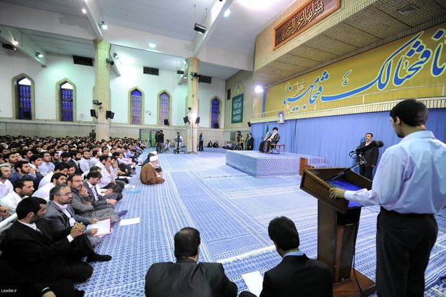 ديدار هزاران نفر از دانشجویان، نخبگان علمی – فرهنگی دانشگاهها