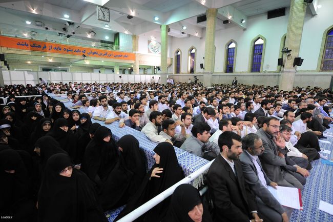 ديدار هزاران نفر از دانشجویان، نخبگان علمی – فرهنگی دانشگاهها