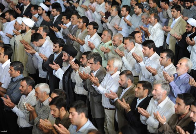 گزارش تصویری در یزدفردا :اقامه نماز عید سعید فطربا حضور رهبر فرزانه انقلاب -حضور با شکوه مسلمانان در نماز عید الله اکبر در تهران