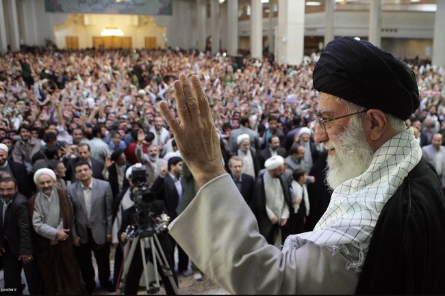 دیدار صمیمانه و پرشور هزاران نفر از دانشجویان دانشگاههای استان قم