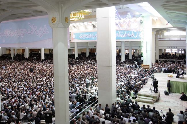 دیدار صمیمانه و پرشور هزاران نفر از دانشجویان دانشگاههای استان قم