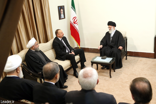İslam İnkılâbı Rehberi Ayetullah hamanei Azerbaycan cumhurbaşkanı İlham Aliyev ve beraberindeki heyeti kabul etti