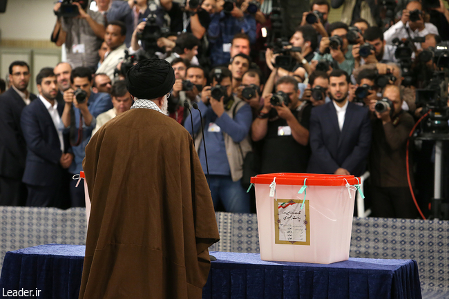 بارہویں صدارتی اور پانچویں بلدیاتی انتخابات میں رہبر انقلاب اسلامی کی شرکت