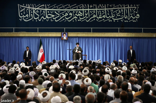 Ayatollah Khamenei receives officials and those involved in Hajj rituals.