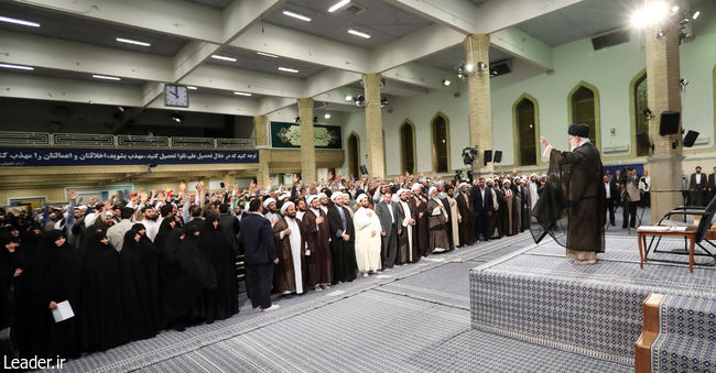 Tahran dini medreselerinde eğitim gören din talebelerinin İslam İnkılâbı Rehberi tarafından kabulü