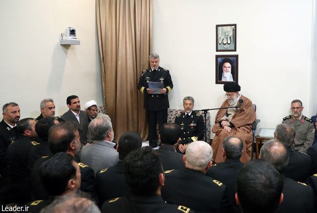 بحریہ کے کمانڈروں اور اعلی عہدے داروں سے رہبر انقلاب اسلامی کی ملاقات