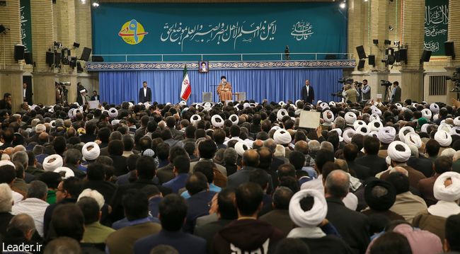 Ayatollah Khamenei meets with officials of the Coordination Council for Islamic propagation.
