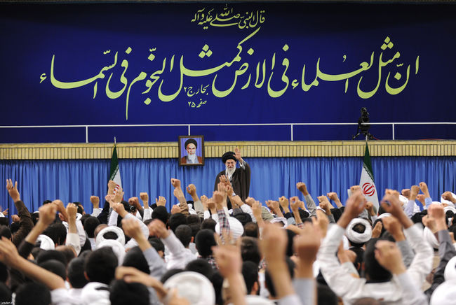 رہبر انقلاب اسلامی سے تہران کے حوزہ ہائے علمیہ کے مدیران، اساتذہ اور طالبعلموں کی ملاقات