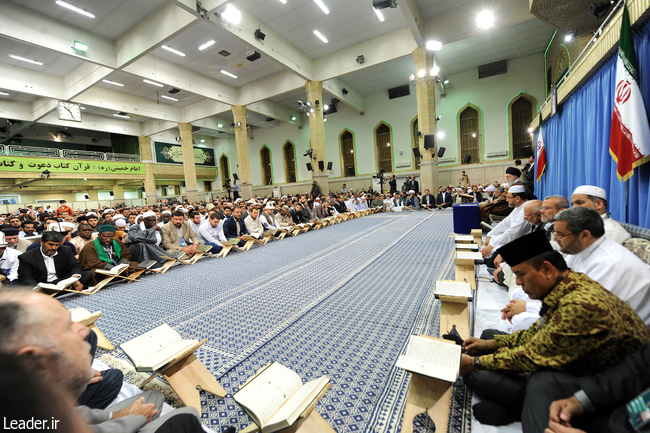 رہبر انقلاب اسلامی سے تینتیسویں بین الاقوامی قرآنی مقابلوں کے شرکاء کی ملاقات