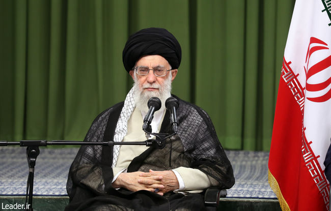 قائد الثورة الاسلامية المعظم يستقبل حشداً من الشعراء وأساتذة اللغة والأدب الفارسي