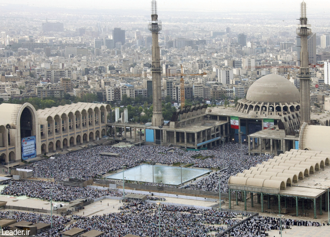 إقامة صلاة عيد الفطر السعيد في طهران بإمامة سماحة قائد الثورة الإسلامية المعظم