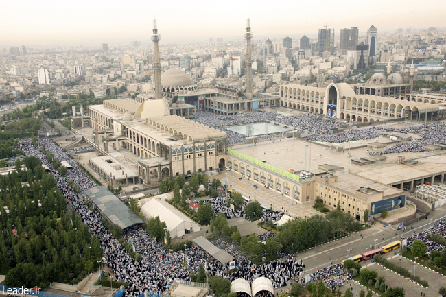 إقامة صلاة عيد الفطر السعيد في طهران بإمامة سماحة قائد الثورة الإسلامية المعظم