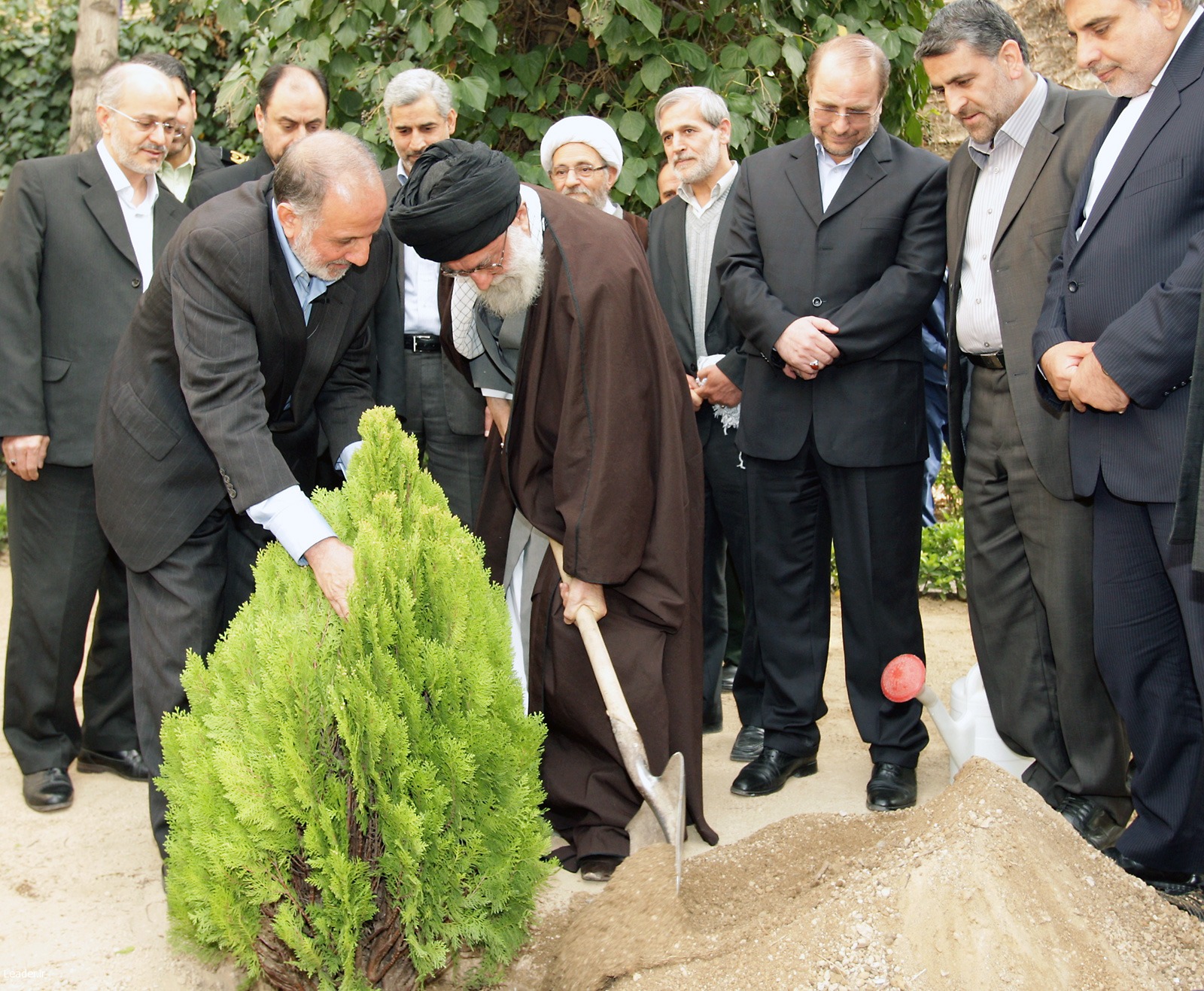 Image result for u202bتصاویری از امام خامنه ای در روز درختکاریu202c