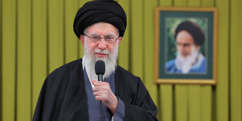 پیام تلویزیونی به مناسبت حماسهآفرینی ملت ایران در راهپیمایی ۲۲ بهمن پیام تلویزیونی به مناسبت حماسهآفرینی ملت ایران در راهپیمایی ۲۲ بهمن