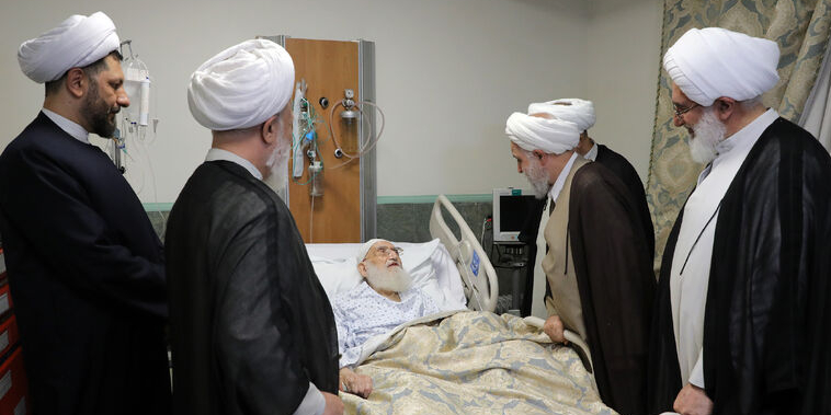 عیادت نمایندگان رهبر انقلاب از حضرت آیتالله نوری همدانی عیادت نمایندگان رهبر انقلاب از حضرت آیتالله نوری همدانی
