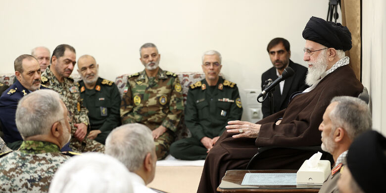 บรรดาผู้บัญชาทหารของกองทัพ เข้าพบท่านผู้นำสูงสุดการปฏิวัติอิสลาม