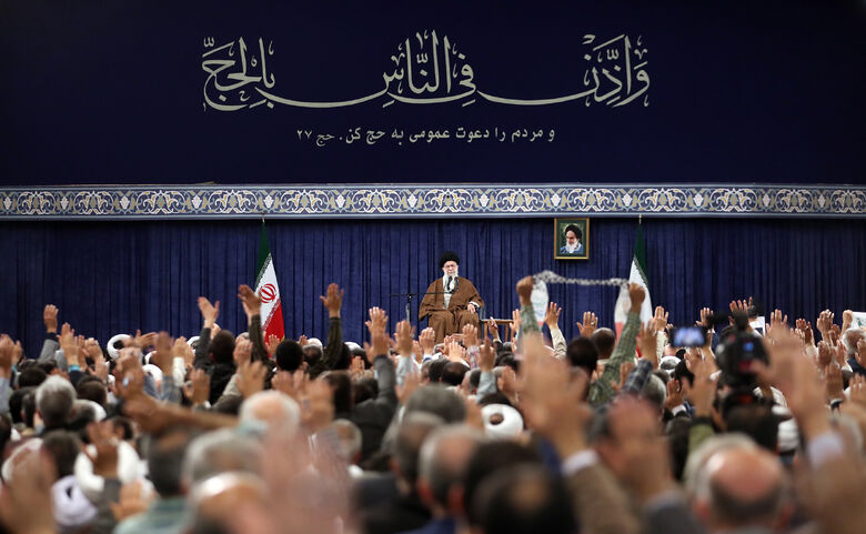 The Leader in a Session with Hajj Officials and Pilgrims