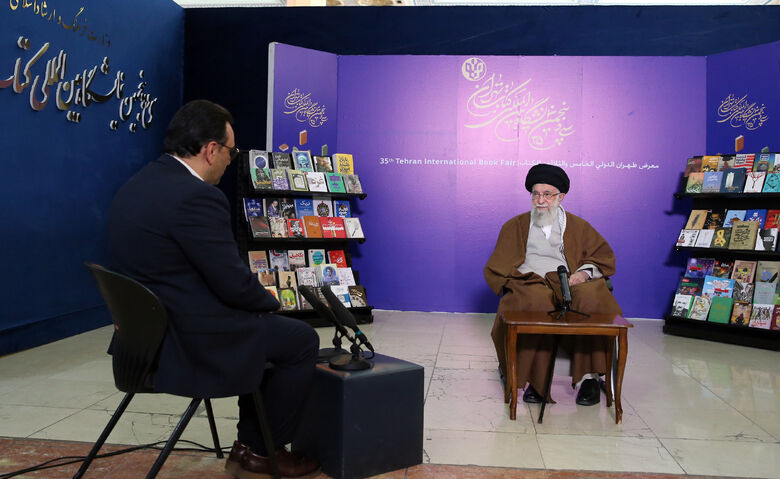 İslam İnkılabı Rehberi'nin 35. Tahran Kitap Fuarını ziyaret etmesi