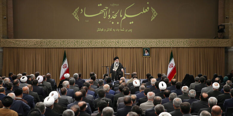 Leader Emphasizes Key Points in Meeting with President and Islamic Assembly Representatives