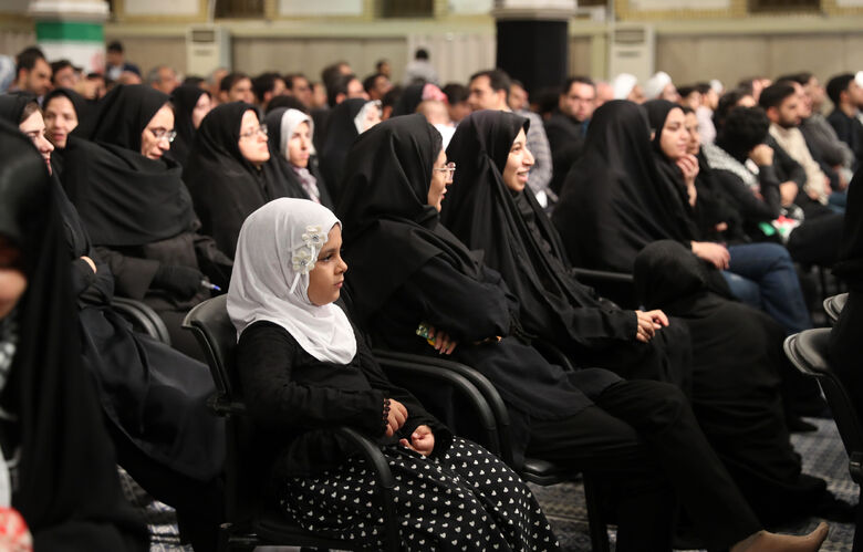 İslam İnkılabı Lideri'nin ülkenin seçkin gençleri, elitleri ve bilimsel yeteneklerini kabul etmesi