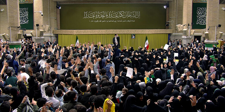 Leader of the Revolution Meets with Thousands of Students and University Students