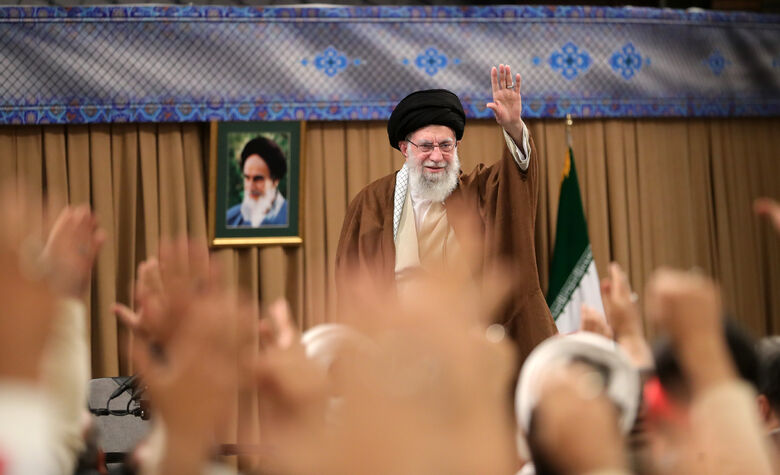 Leader Meets Thousands from Various Sections of the Basij