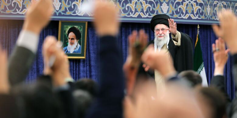 Leader of the Revolution Meets Thousands from Qom