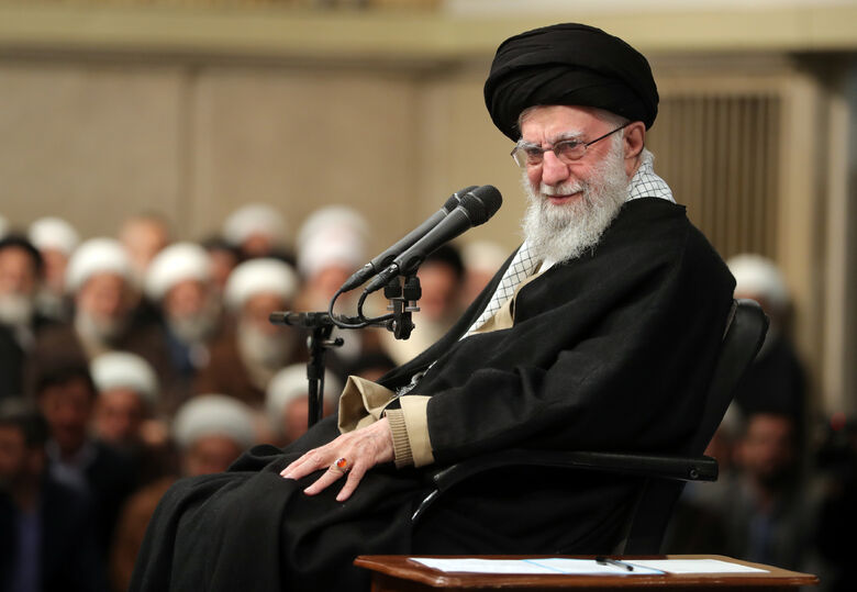 Leader of the Revolution Meets Thousands from Qom