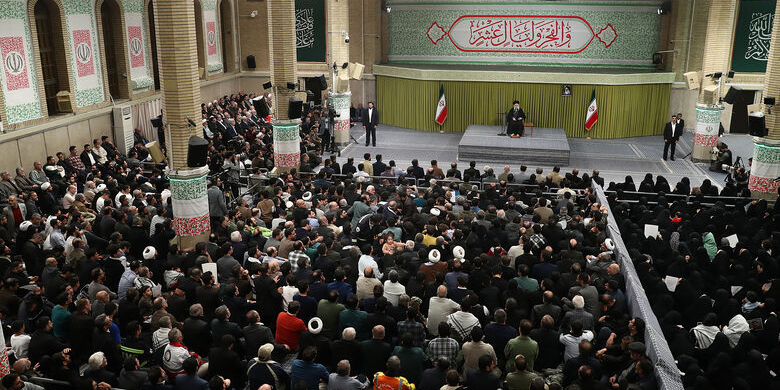 دیدار اقشار مردم به مناسبت چهلوهفتمین سالگرد پیروزی انقلاب اسلامی دیدار اقشار مردم به مناسبت چهلوهفتمین سالگرد پیروزی انقلاب اسلامی