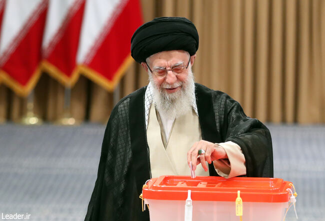 İslam İnkılabı Lideri'nin ikinci tur Cumhurbaşkanlığı seçim sandığı başında beyanatı