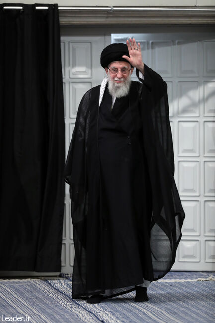 قائد الثورة الاسلامية المعظم يحيي مراسم عزاء ليلة الثامن من المحرم