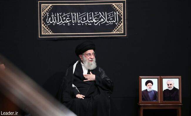قائد الثورة الاسلامية المعظم يحيي مراسم عزاء ليلة الثامن من المحرم