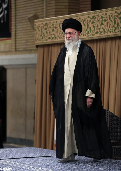 قائد الثورة الإسلامية المعظم یستقبل رئيس ونواب مجلس الشورى الإسلامي بحضور رئیس الجمهوریة المنتخب