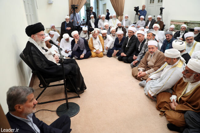 Rencontre avec des érudits, imams de prière et responsables des écoles théologiques sunnites venus de tout l'Iran