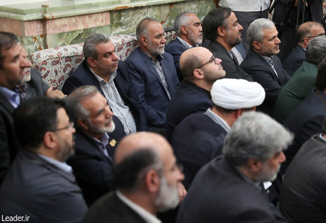 Leader of the Revolution Meets with Fars Province's 15,000 Martyrs Congress Organizers