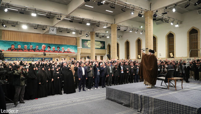 Rencontre avec les familles des martyrs de la Résistance et des défenseurs des sanctuaires sacrés