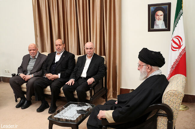 Leader of the Revolution Meets with Hamas Leadership Council Head and Members