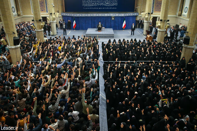 Leader of the Revolution Meets Thousands of Students from Across the Country