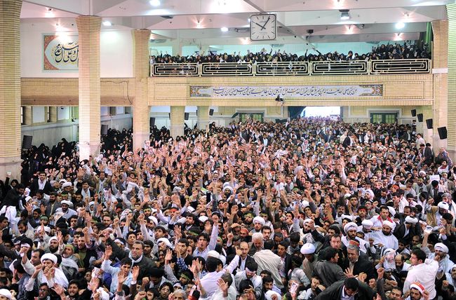 دیدار پرشور هزاران نفر از مردم اصفهان